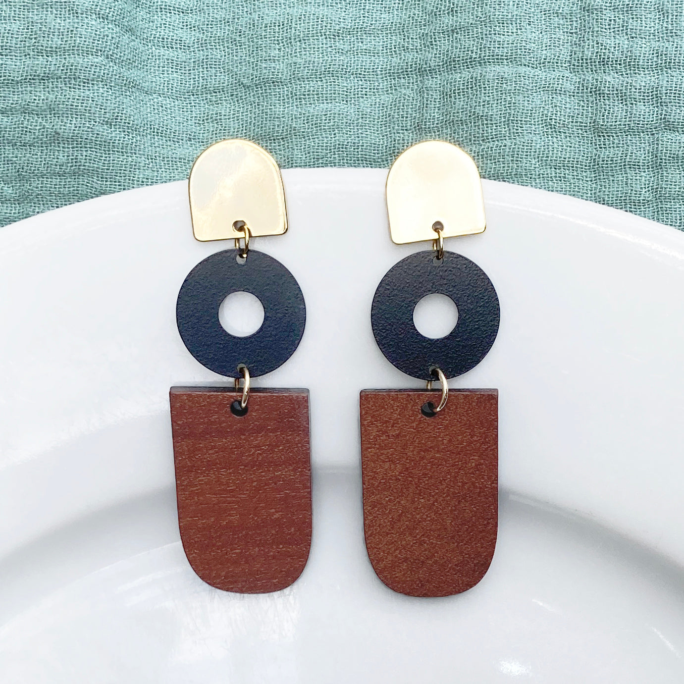 Lange oorbellen 'gold & wood'