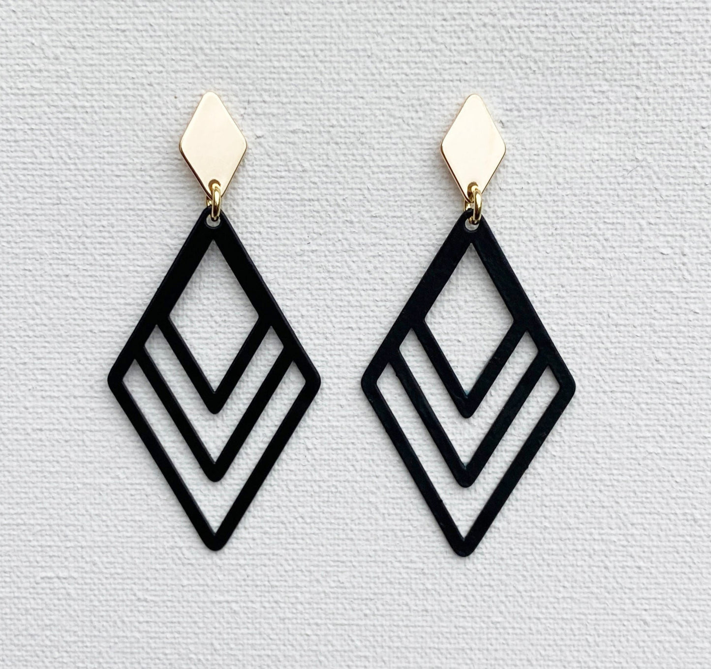 Zwart metaal 'rhombus'